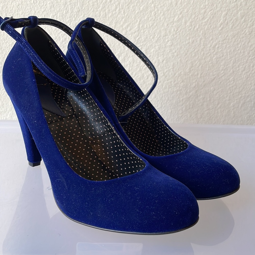 Pin-Up Style Blue Velvet Pumps